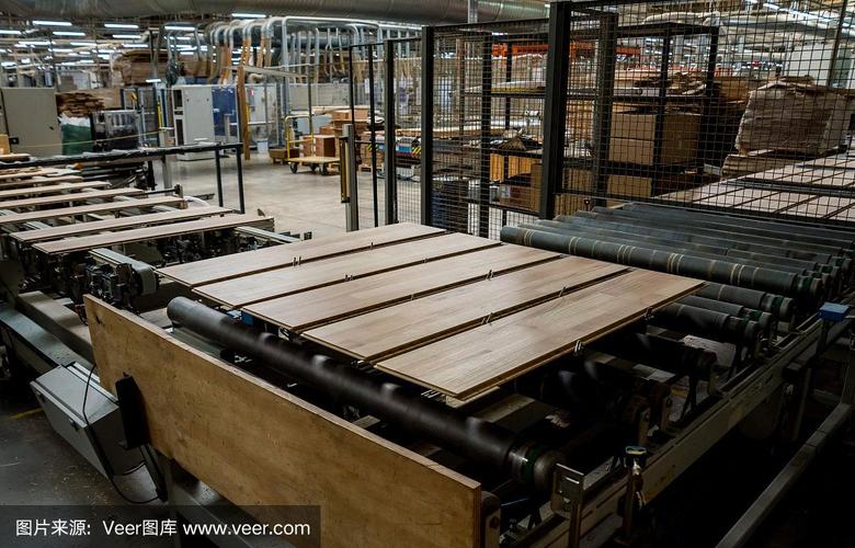 生产线的木地板工厂.数控自动木工机床.