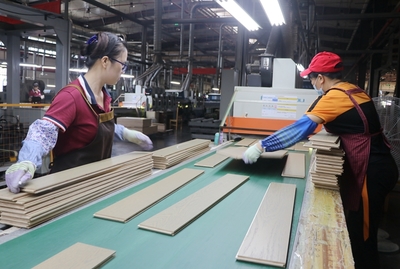 贵港汉邦木业有限公司今年1至5月产值1.8亿元